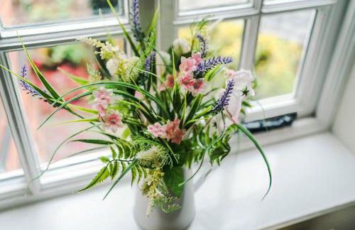 Beautiful Cozy Cottage in Sandbach by 53 Degrees Property, Sleeps 4 with FREE Parking - Photo 15