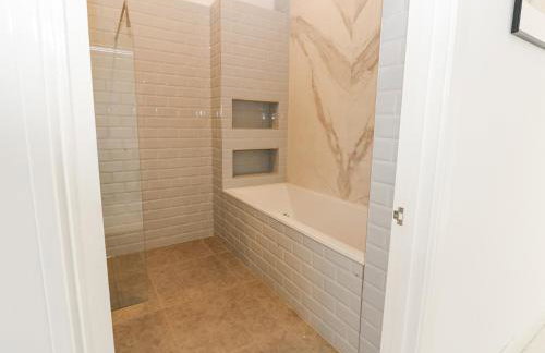 Seraphim House - Photo 30