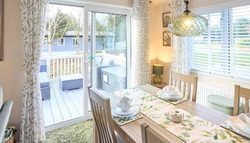 The Yorkshire Burrow Lodge with Hot Tub - Foto 3