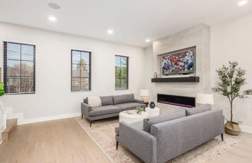 Chateau in the Village - Brand New 3BD 5BA - Foto 14