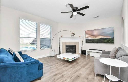 Tranquil 4-BR Oasis With Pool & Backyard Bliss! - Foto 3