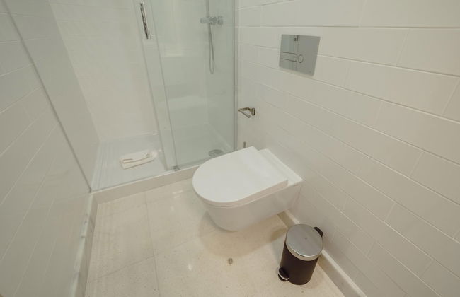 Legacy Oporto Premium Apartment B by Vacationy - Photo 33