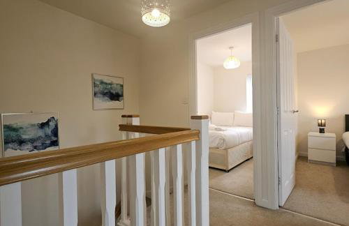 Modern Comfy 3 Bed Home - Free 2 space driveway - Free road parking - Free Netflix - Foto 67