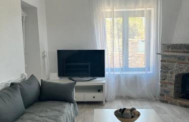 The Olive House - Photo 17