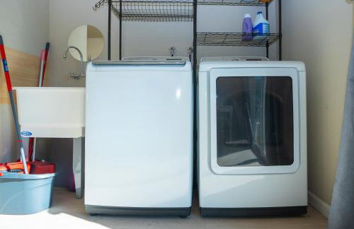 Central 3BR Home Steps from Castro St - Foto 26