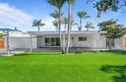 Modern 4 King Beds, Beautiful Large Backyard, Golf, WFH, Long Stays, WI-FI, FWY, 25 mins to Beach - Photo 44