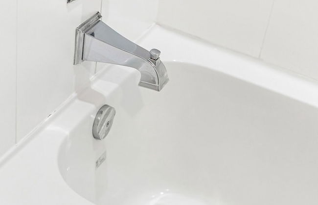 3BR Lakeside Penthouse Retreat - Photo 38