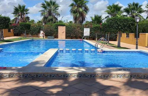Beautiful 3 Bed Townhouse with landscaped communal pool area - Foto 31