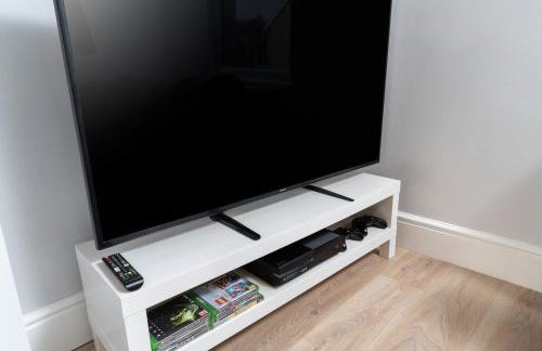 Large newly refurbished modern house, part sea views, south facing garden, parking - Photo 5