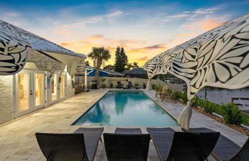 Brand New Saltwater Pool! - Waterfront Canal - Luxury Home - Foto 60