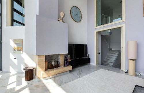 Penthouse Duplex with TOP Views! - Photo 17