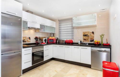 First Row Beach Villa - Photo 8