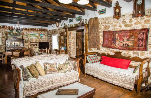 PONTINOS OLD HOUSE - Photo 12