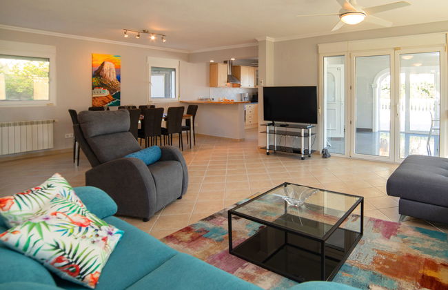 4 bedroom House in Calp with private pool and terrace - Photo 4