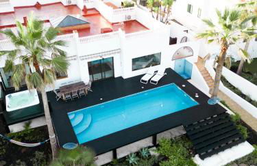 Villa Los Flamencos by Veaco- Beachfront & pool - Photo 1