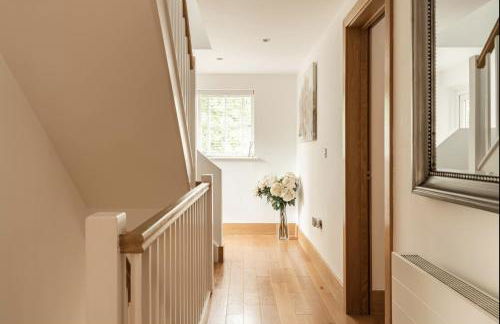 Modern contemporary home in beautiful setting - Foto 56