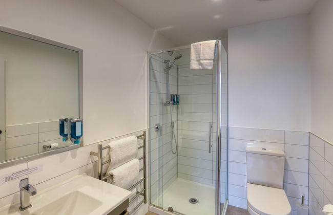 Ramada Suites By Wyndham Victoria Street West - Photo 48