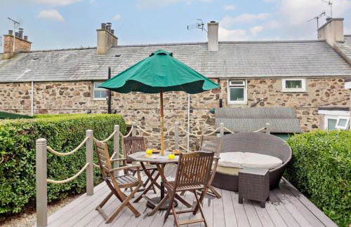 Ty Fin Cottage with Hot Tub - Photo 14