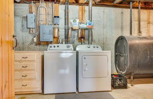 Lakefront Home with Seasonal Dock in Limerick! - Foto 27