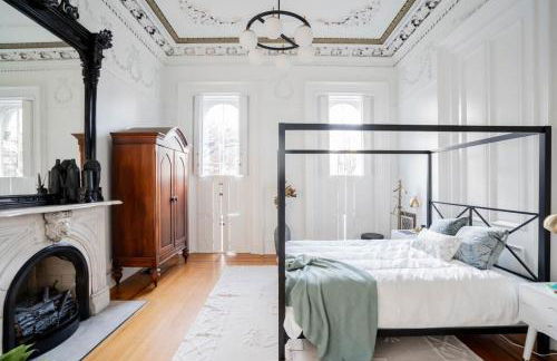 Walk to Stadiums & Downtown, Jet Tub, Historic Apt - Foto 17