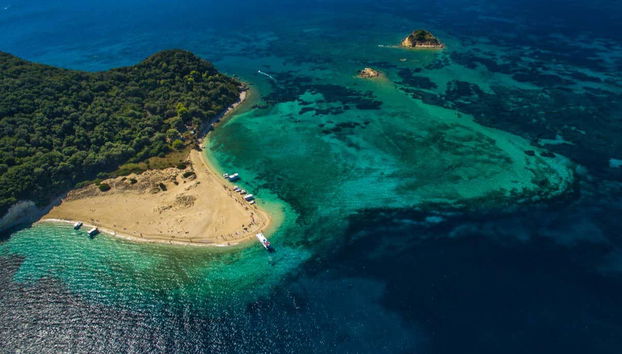 Vistas aéreas do parque marinho de Zakynthos