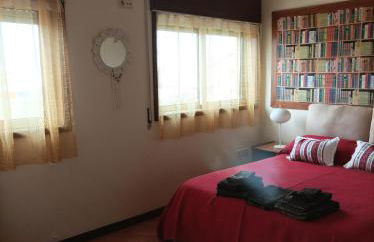 Yellow House - Photo 18