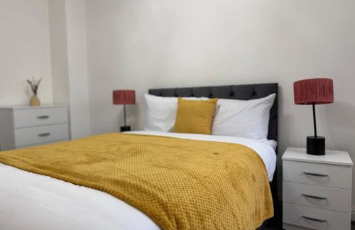 4 Beds House for Families & Contractors with Free Parking - Photo 39