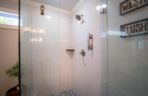 Par-Tee Haus I- Game Room & Hot Tub-Walk to Helen - Foto 27