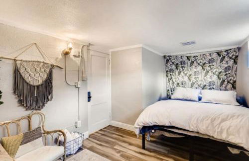 Guest Suite With Kitchenette And A 5 star Location - Photo 1