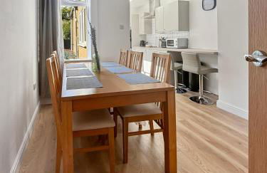 Amaya One -3 bedroom townhouse - with garden - close to town centre - sleeps 7 - Free Gym Access - Foto 9