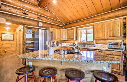 Less Than 1 Mi to Lake Granby Log Cabin with Fire Pit - Foto 10