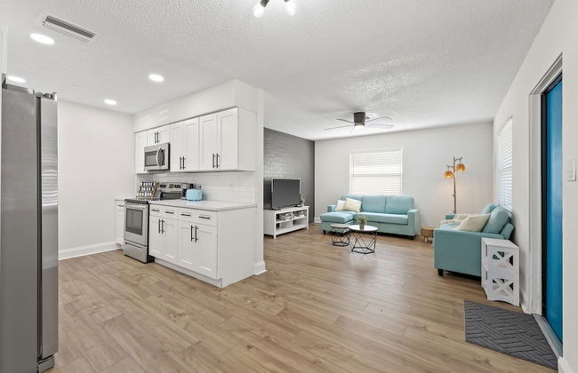 Sunny Palmetto Oasis: 4br Home With Private Pool 4 Bedroom Home by RedAwning - Foto 15