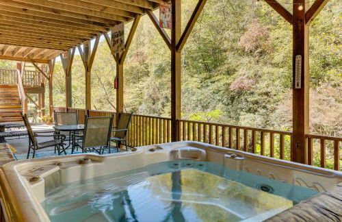 Deck and Sauna Avalon Woods Riverfront Retreat - Foto 1