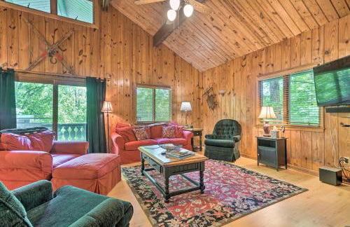 Serene Sky Valley Family Chalet with Fireplace - Foto 4