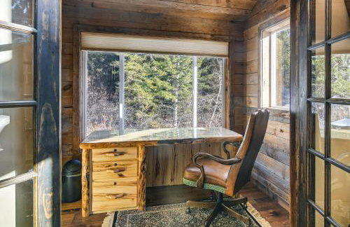 Wyoming Cabin with Hot Tub and Mountain-View Deck - Foto 8