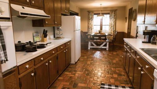 ~ The Cozy Farmhouse ~ | Sleeps 10+ | Farm Views - Foto 5