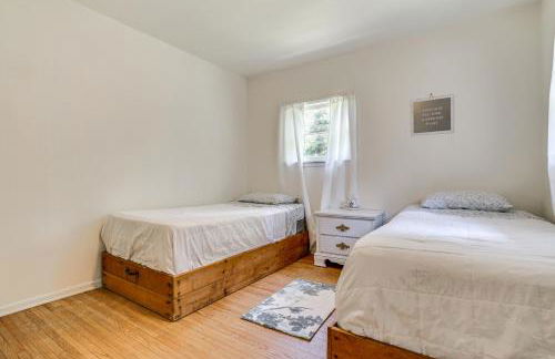 Lakeside Litchfield Home with Patio and Gas Grill! - Foto 18