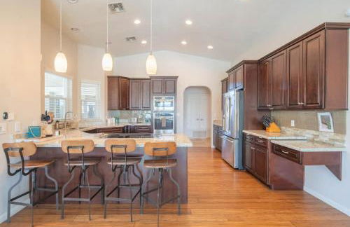 Cave Creek- Basketball Putt Putt Pool & Games - Foto 18