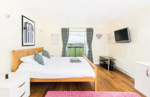 Spacious 5 Bed & Hot Tub Sleeps 12, near Stratford upon Avon - Foto 15