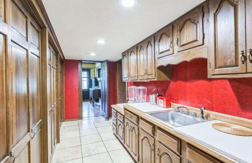 Massive 5 bedroom downtown - Photo 14