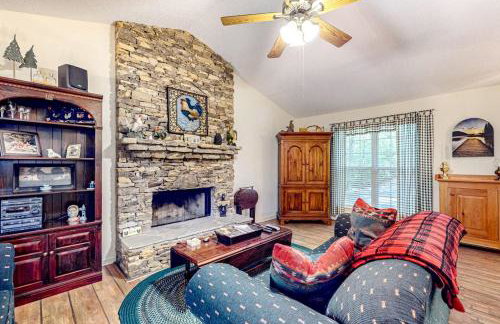 Holly Forest Hideaway - Photo 1