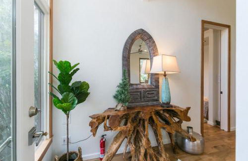 Stunning 2-Bedroom Home near Downtown Culver - Photo 22