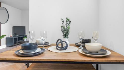 St George's Quarter Stay - Modern City Centre Duplex - Perfect for Business & Leisure - FREE PARKING - WiFi Included - Close to transport links - Foto 3