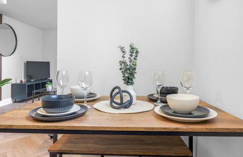 St George's Quarter Stay - Modern City Centre Duplex - Perfect for Business & Leisure - FREE PARKING - WiFi Included - Close to transport links - Foto 3