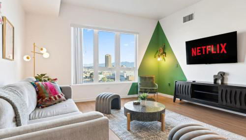Spacious 1-Bedroom Gem with Downtown LA Views - Foto 2
