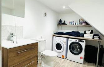 NEW Central Ryde Retreat, Melville Duplex, short walk to Beach Sleeps 6 - Foto 57