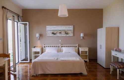 Lorraine's Cottage Style Studios, shared swimming pool and bbq only for guests at Simotata village - Photo 79