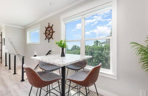 The C House - Photo 23