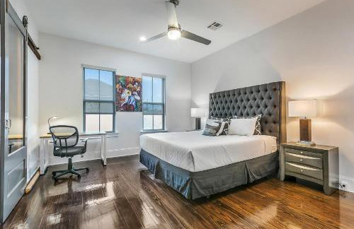 Spacious Loft-Style 3BR Townhouse by Hosteeva - Photo 8