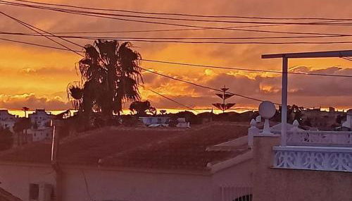 Alicante 1 bed apartment free parking and Netflix, min stay 11 nights seasonal rental - Foto 3